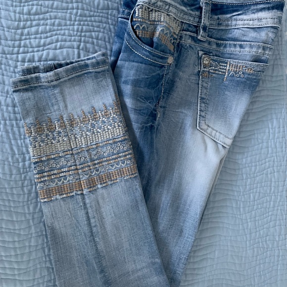 Nice Miss Me Signature Cuff Light Blue Jeans. Size 28 - Picture 10 of 11